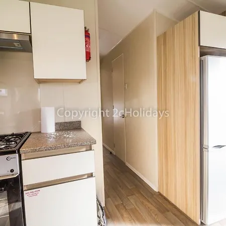 Superb 6 Berth, Dog Friendly Caravan For Hire By The Beach In Norfolk Ref 50008M Hotel Great Yarmouth Exterior photo