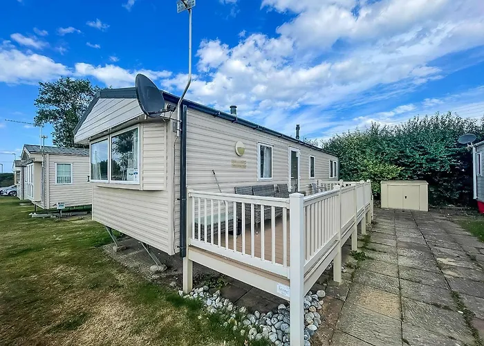 Superb 6 Berth, Dog Friendly Caravan For Hire By The Beach In Norfolk Ref 50008M