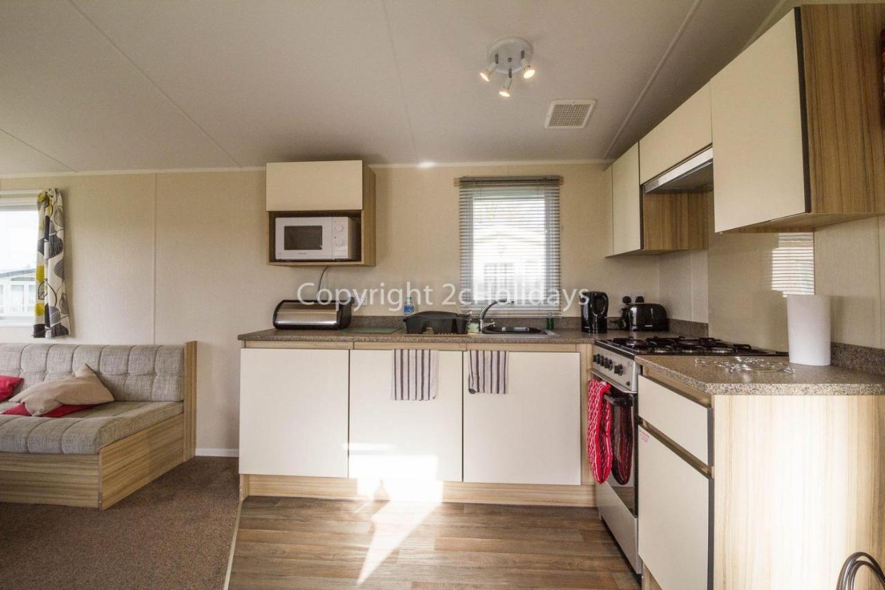 Campsite Superb 6 Berth, Dog Friendly Caravan For Hire By The Beach In Norfolk Ref 50008m