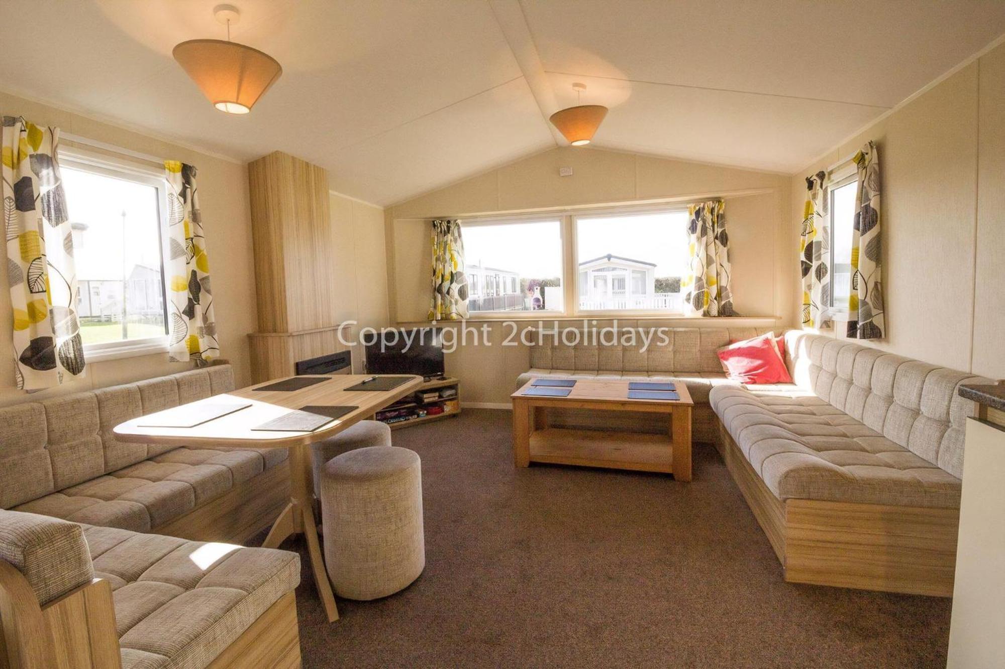 Superb 6 Berth, Dog Friendly Caravan For Hire By The Beach In Norfolk Ref 50008m Great Yarmouth