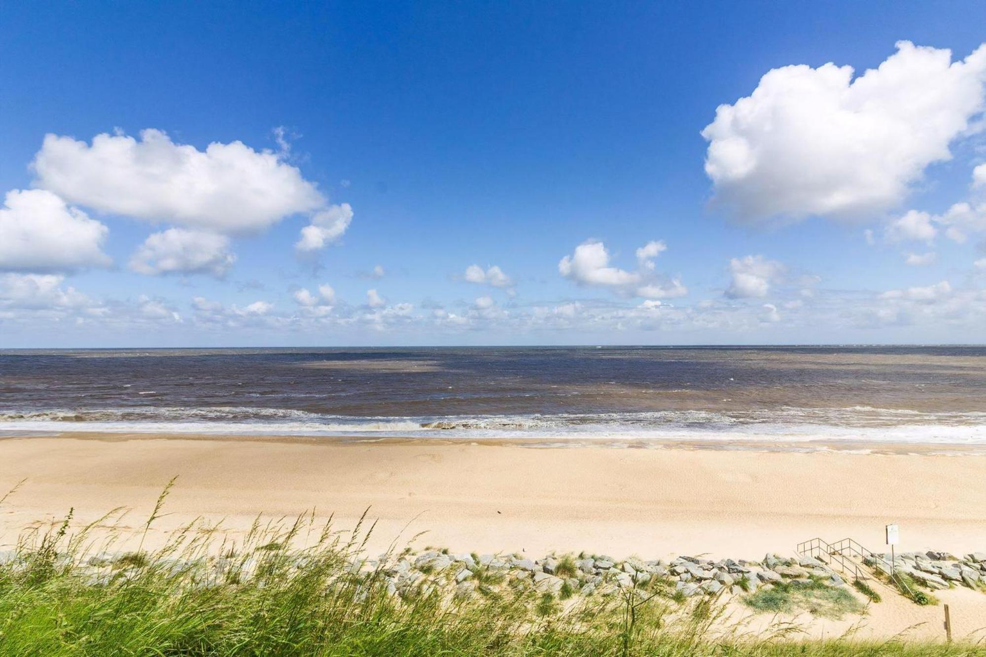 Superb 6 Berth, Dog Friendly Caravan For Hire By The Beach In Norfolk Ref 50008m *