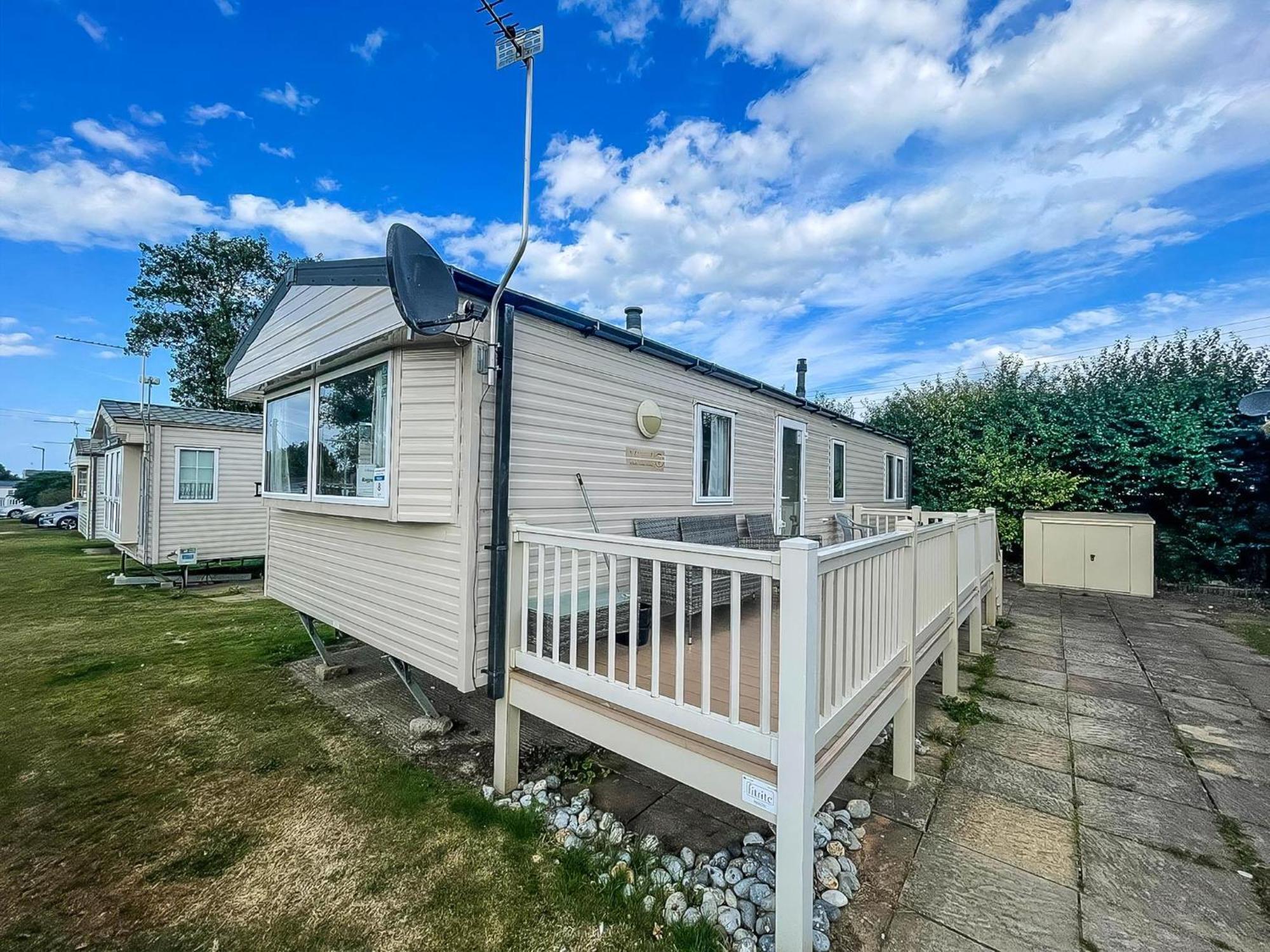 Campsite Superb 6 Berth, Dog Friendly Caravan For Hire By The Beach In Norfolk Ref 50008m