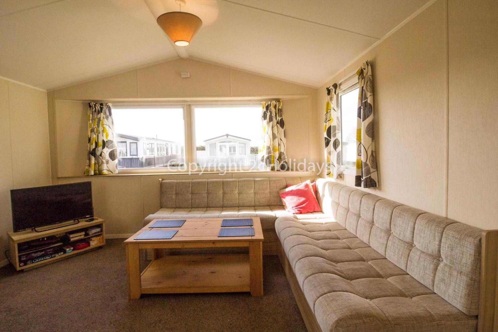 Superb 6 Berth, Dog Friendly Caravan For Hire By The Beach In Norfolk Ref 50008m Campsite Great Yarmouth